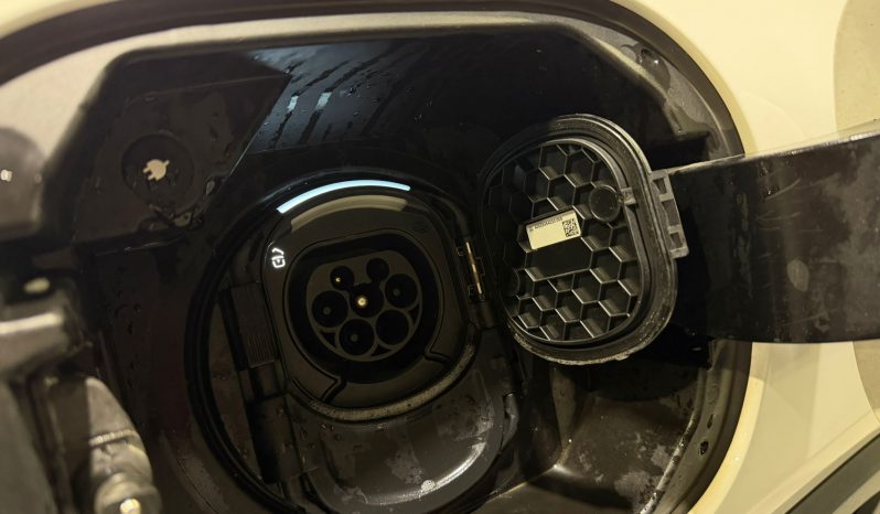 
								MERCEDES GLA 250 E full									